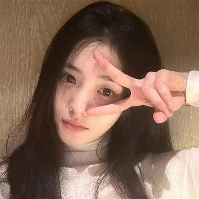 在她们眼中 海报